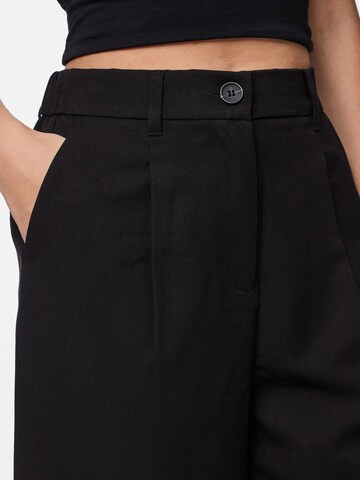 Regular Pantalon à pince 'PCKamil' PIECES en noir