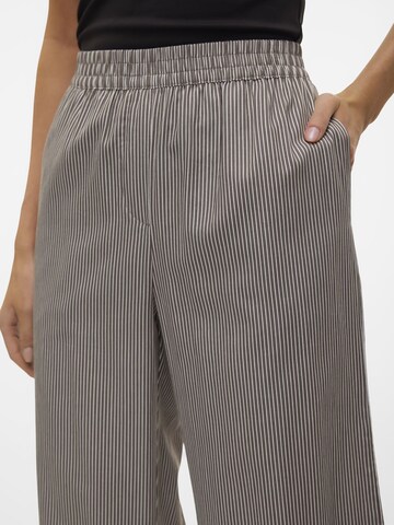 VERO MODA Loose fit Trousers 'ISABELLA' in Brown