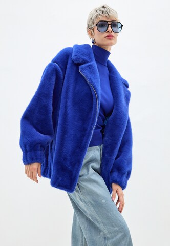 CESARE GASPARI Winter coat in Blue