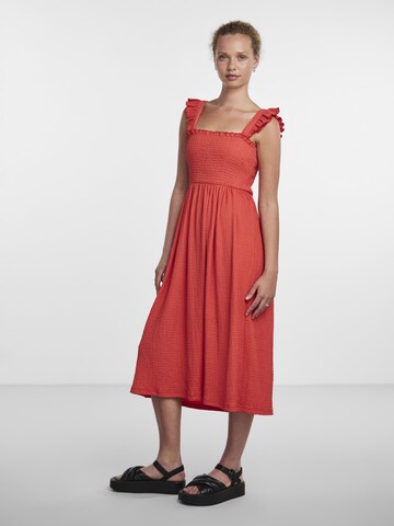 PIECES Letnia sukienka 'Keegan' w kolorze czerwony