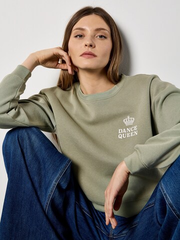 Sweat-shirt 'Dancing Queen' Apricot en vert