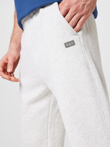 Abercrombie & Fitch Loosefit Hose in Grau