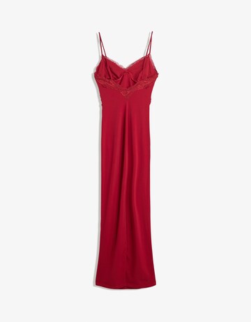 Abito di Bershka in rosso