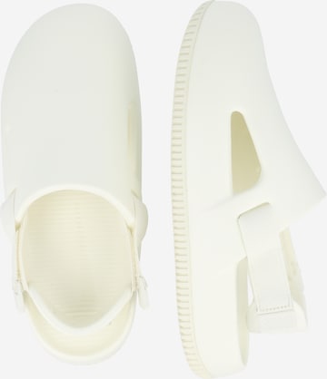 Clogs 'CALM' di Nike Sportswear in beige