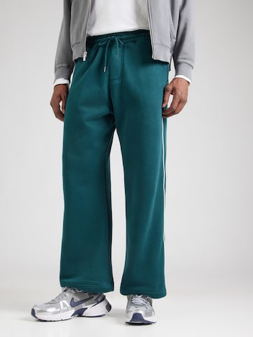 HOLLISTER Baggy Pants in Green: front
