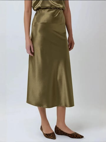 Hiccup Skirt in Green: front
