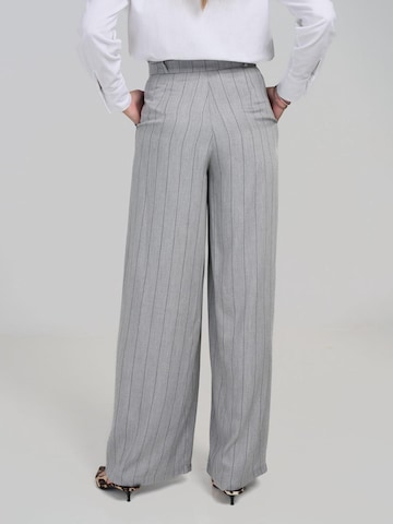 Couture de Marie - Pierna ancha Pantalón plisado 'Hilda' en gris