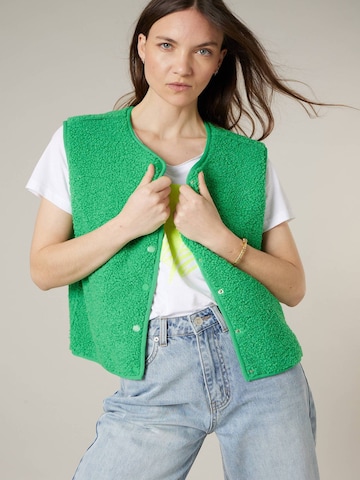 Gilet 'OLERA' Deeluxe en vert : devant