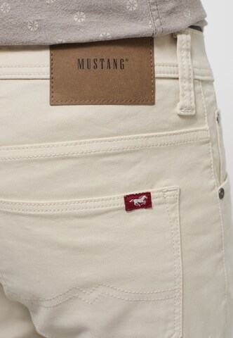 MUSTANG Regular Hose 'Chicago' in Beige