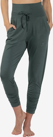 Magadi Workout Pants 'Francis' in Green: front
