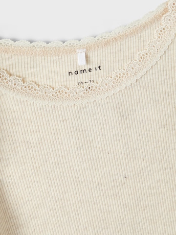 NAME IT T-shirt 'Kab' i beige