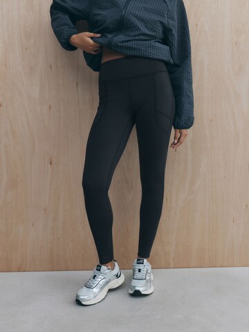 self. Skinny Sportbroek in Zwart: voorkant