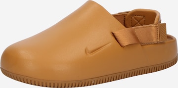 Nike Sportswear - Zuecos 'CALM' en marrón: frente