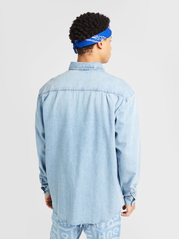 Coupe regular Chemise WEEKDAY en bleu