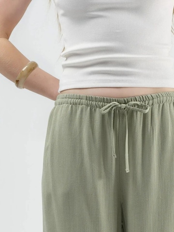 Hiccup Loose fit Trousers in Green