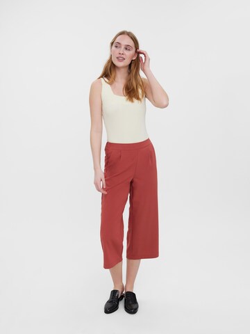 VERO MODA Wide leg Pleat-front trousers 'Cookie' in Red