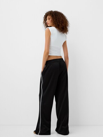 Bershka Wide Leg Housut värissä musta