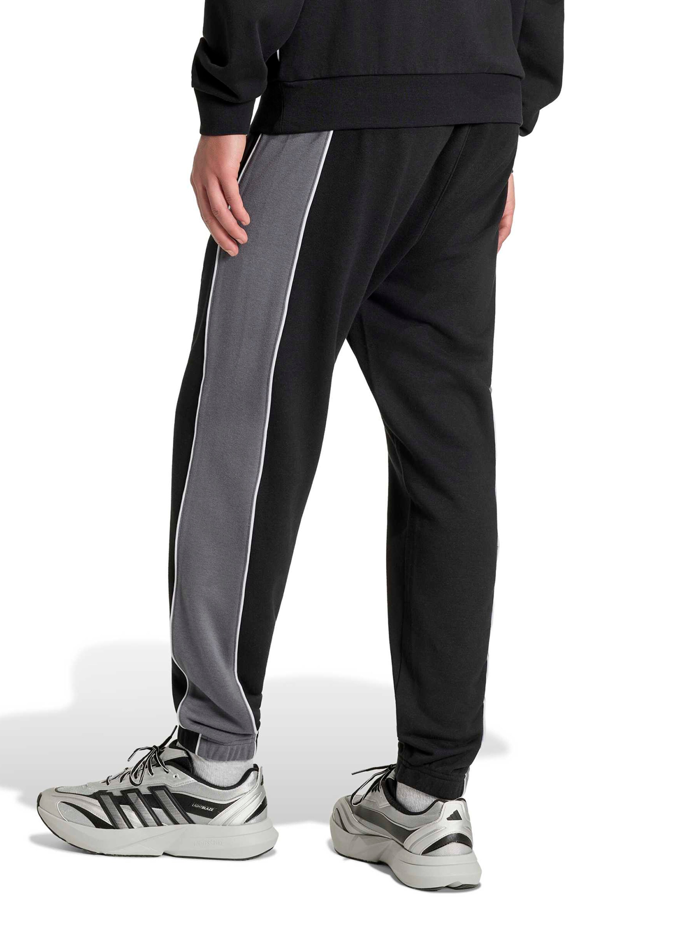 ADIDAS SPORTSWEAR Дънки Tapered Leg Спортен панталон в черно