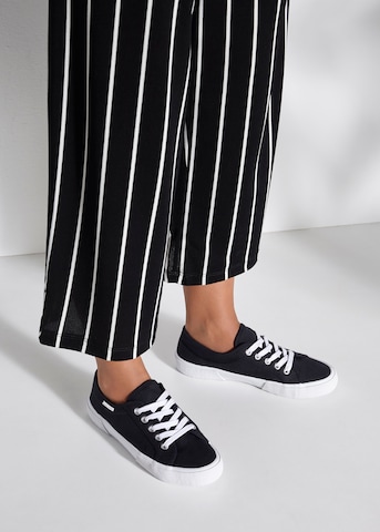 LASCANA Sneakers in Black