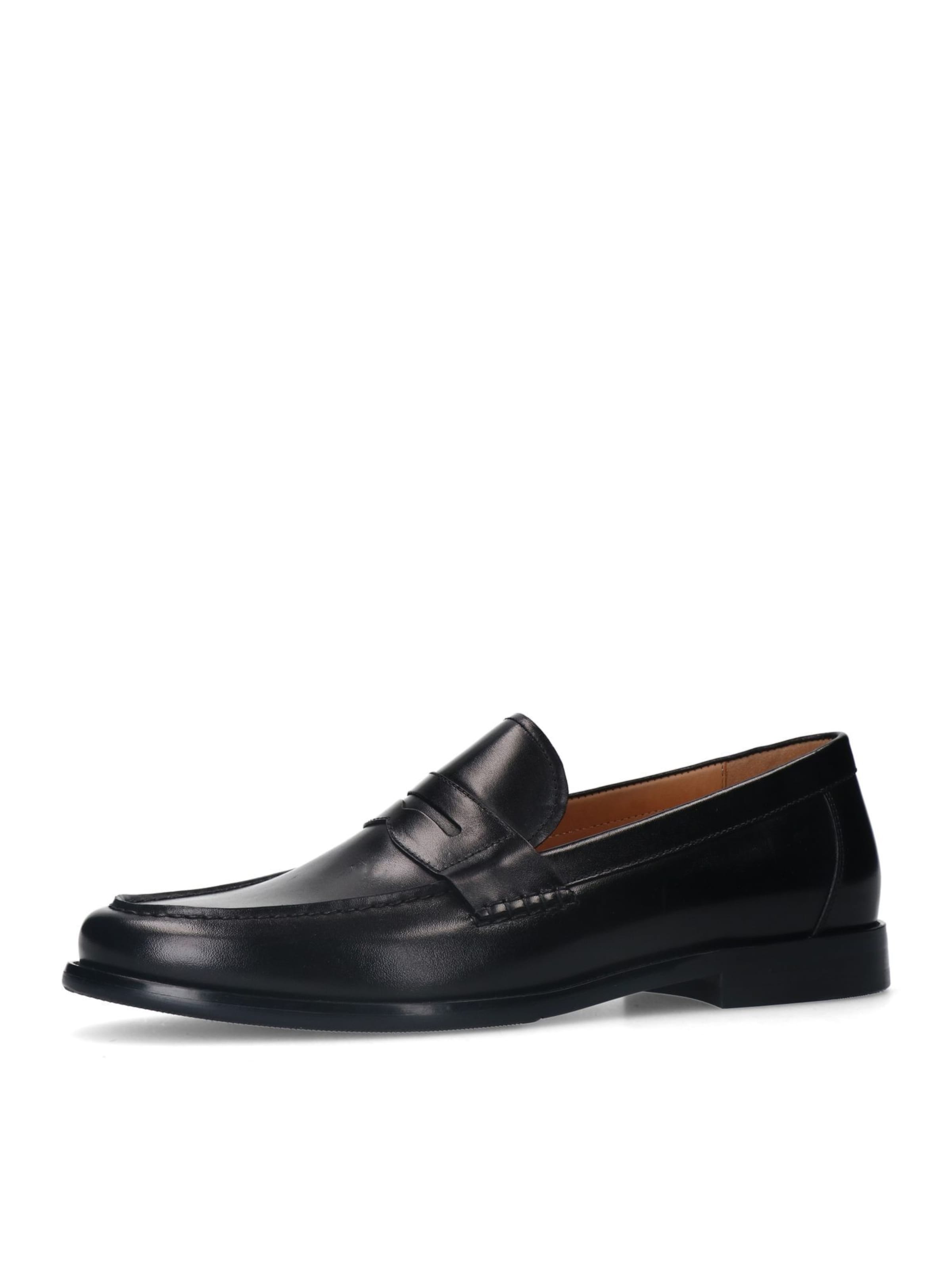 MANFIELD Classic Flats in Black: front