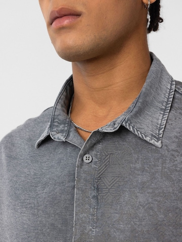 Comfort fit Camicia di Dandalo in grigio