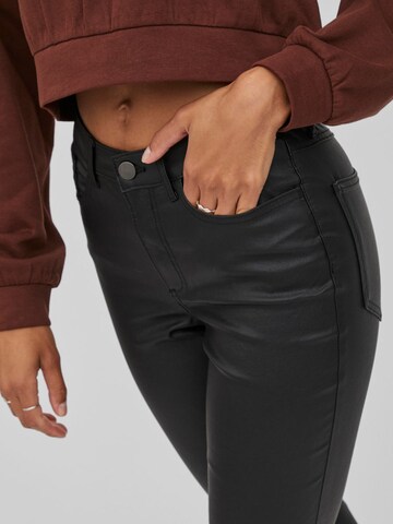 évasé Pantalon 'Flair' VILA en noir