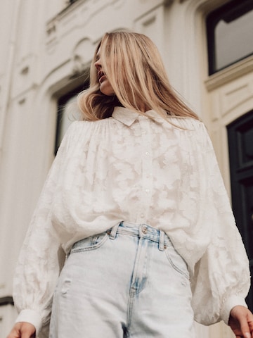 Honnête Atelier Blouse 'Ruby' in White