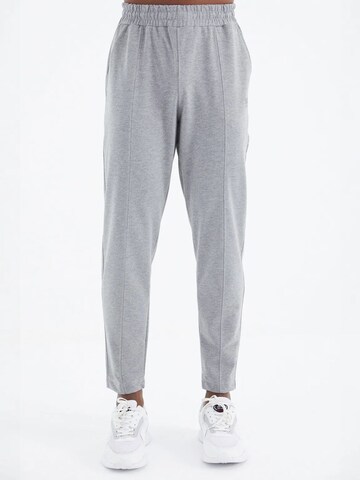 Completo per l'allenamento di Tommy Life in grigio