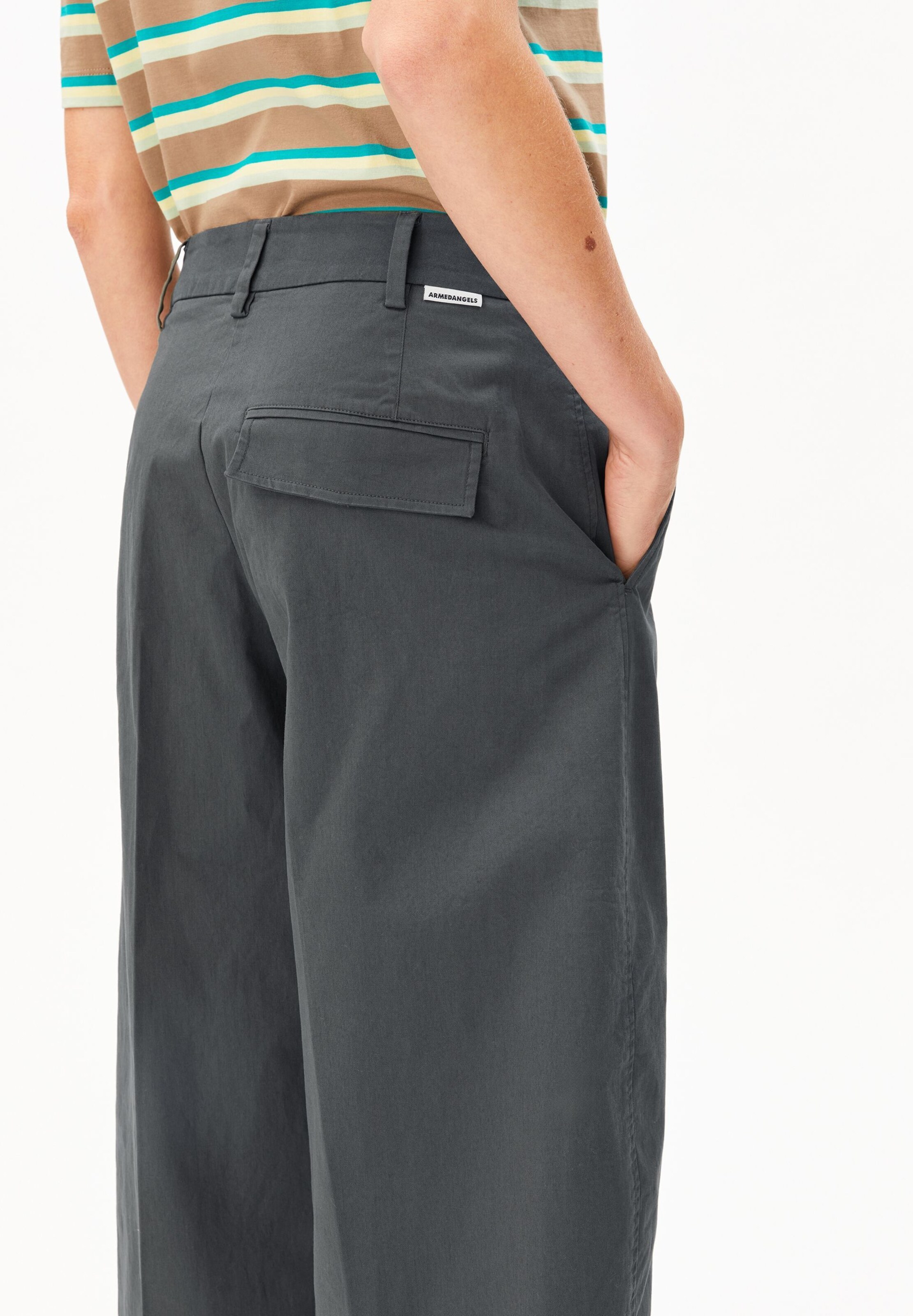 Baggy Pantalon à pince ARMEDANGELS en gris
