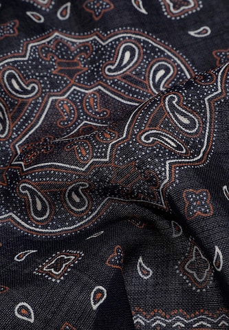 Batistă de la Scalpers pe albastru