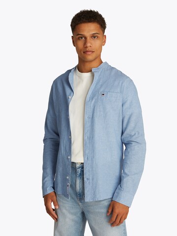 Tommy Jeans Regular fit Button Up Shirt in Blue: front