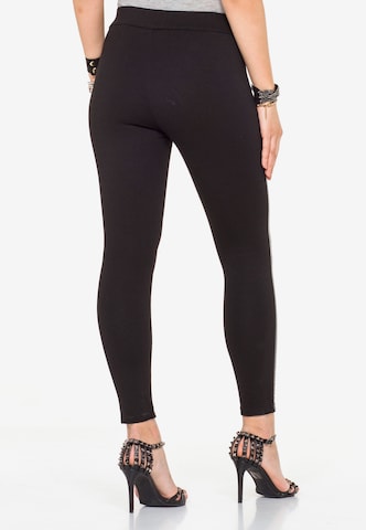 CIPO & BAXX Slimfit Leggings mit Reißverschluss aus Leder in Schwarz