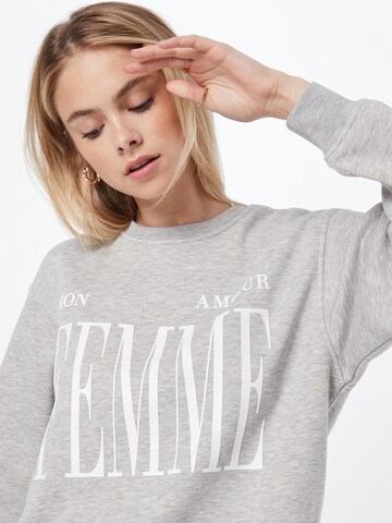 SELECTED FEMME Sweatshirt in Grau