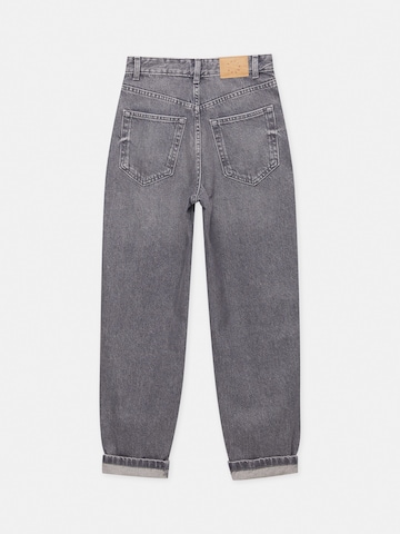 Pull&Bear Tapered Farkut värissä harmaa