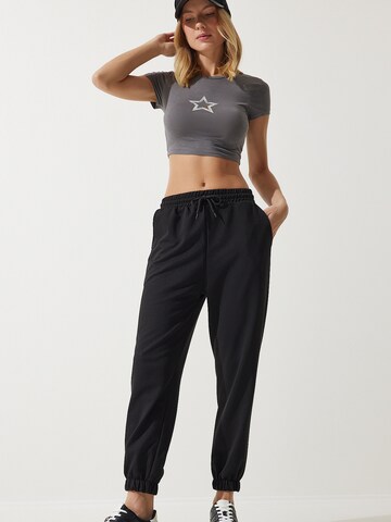 Tapered Pantaloni di Happiness İstanbul in nero