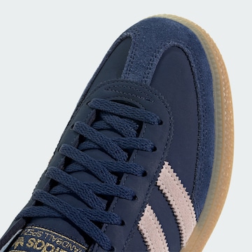 ADIDAS ORIGINALS Ниски маратонки 'HANDBALL SPEZIAL' в синьо