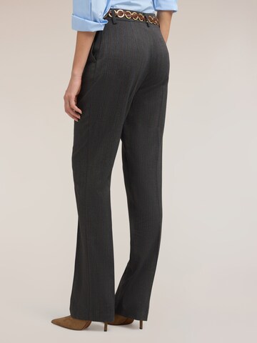 Pantaloni di MOTIVI in grigio