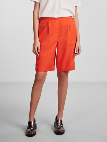 PIECES Loose fit Pleat-front trousers 'Tally' in Orange: front