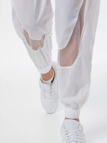 Nike Sportswear Tapered Hose in Weiß