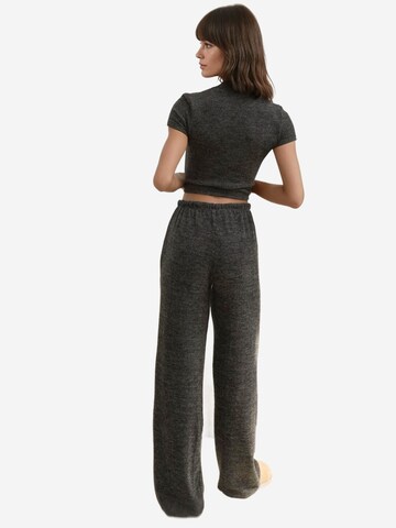 Hiccup - Perna larga Calças em cinzento