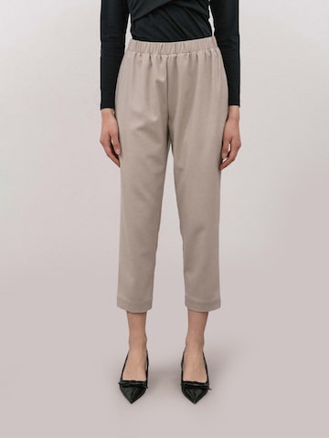 4TAILORS Tapered Broek in Beige: voorkant