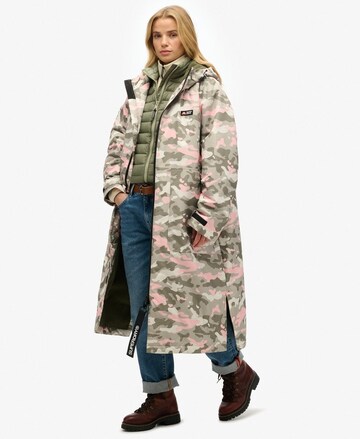 Superdry Tussenmantel in Roze