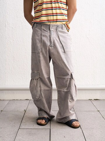 Giesto - Folgado Calças cargo em cinzento: frente