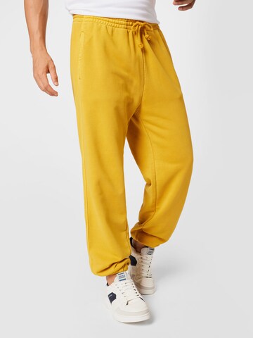 LEVI'S ® Tapered Pants 'Red Tab' in Yellow: front