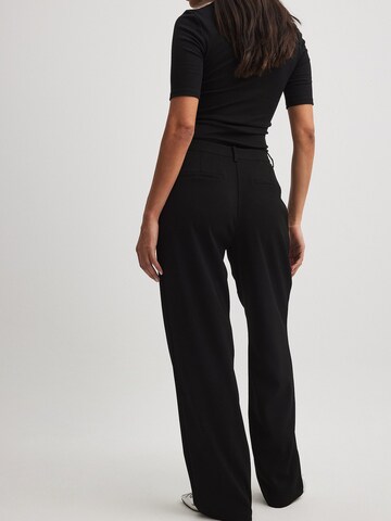 NA-KD Loosefit Hose in Schwarz