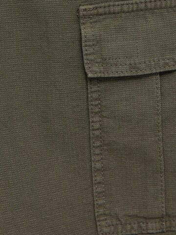 Pull&Bear Regular Cargo trousers in Green