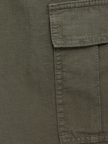 Regular Pantalon cargo Pull&Bear en vert