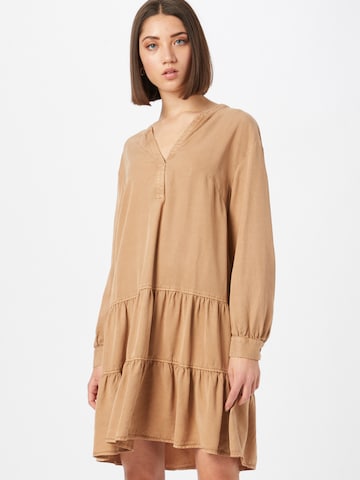 Robe-chemise COMMA en marron : devant