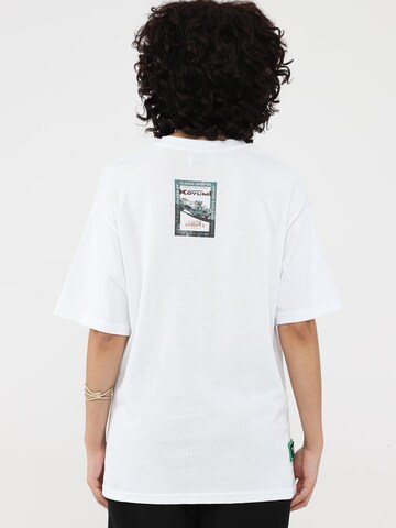 Koyumi Shirt 'Oversize Race For Ever DTG Print T-Shirt – Heavy Cotton' in White