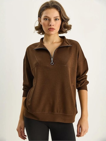 Felpa di Bianco Lucci in marrone: frontale